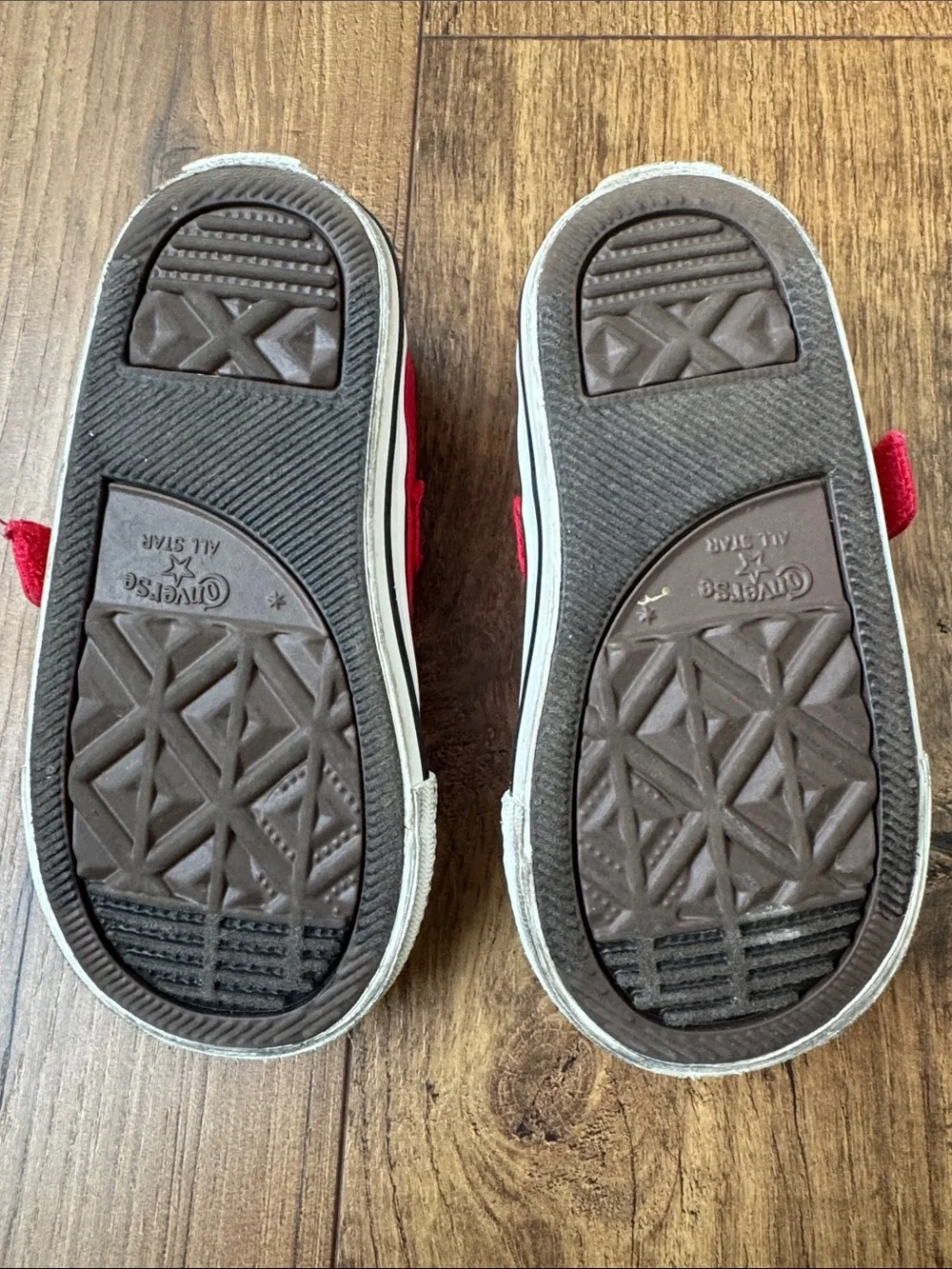 Converse toddler red sneakers, size 6